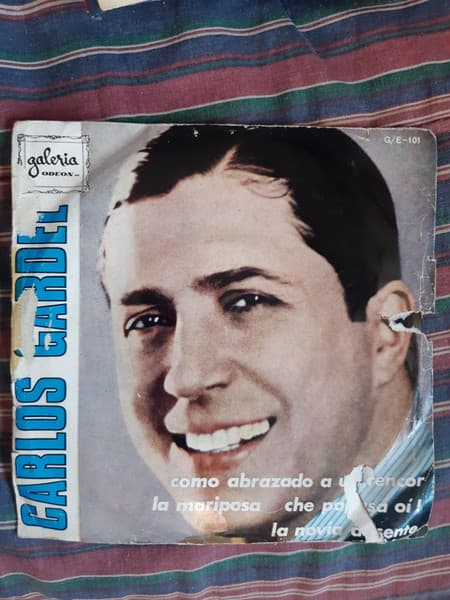 Carlos Gardel — Como Abrazado A Un Rencor / La Mariposa / Che Papusa Oi! / La Novia Ausente