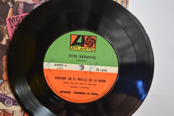 Otis Redding — (Sittin' On) The Dock Of The Bay
