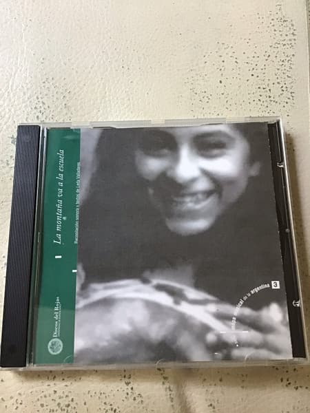 Leda Valladares — 3 La Montaña Va A la Escuela