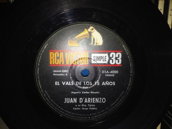Juan D'Arienzo Y Su Orquesta Típica — El Vals De Los 15 Años / Garronero
