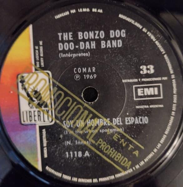 The Bonzo Dog Doo-Dah Band — Soy Un Hombre Del Espacio = I'm The Urban Spaceman