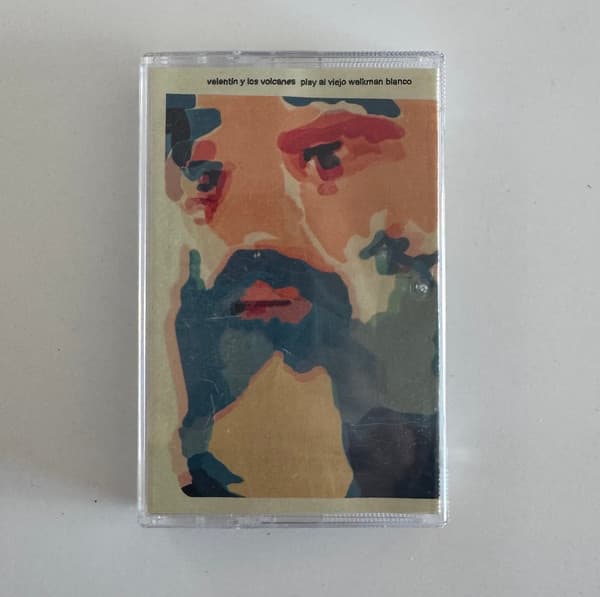 Valentin y Los Volcanes — Play Al Viejo Walkman Blanco