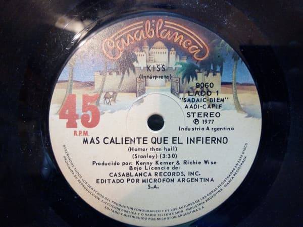 Kiss — Mas Caliente Que El Infierno = Hotter Than Hell