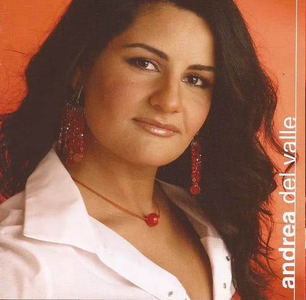 Andrea Del Valle — Mujer