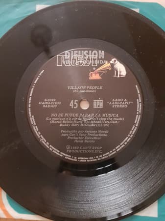 Village People — No Se Puede Parar La Música = Can't Stop The Music (En Castellano)