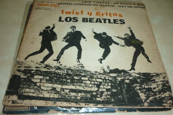Los Beatles — Twist Y Gritos