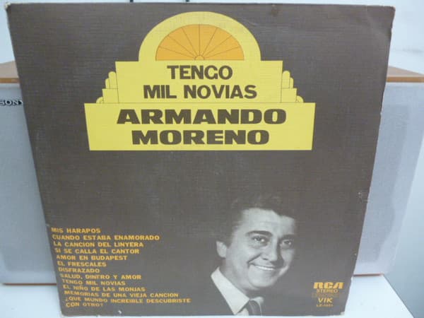 Armando Moreno — Tengo Mil Novias