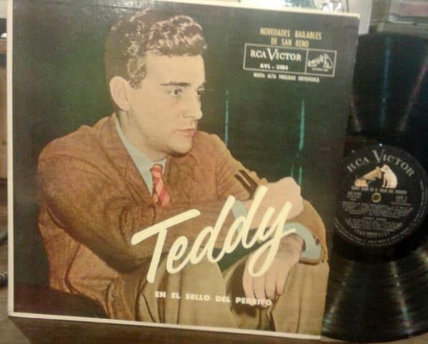 Teddy Reno — En El Sello Del Perrito