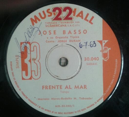 José Basso Y Su Orquesta Típica — Frente Al Mar / Yo Te Canto Novia Mia