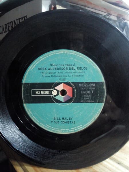 Bill Haley Y Sus Cometas — (Nosotros Vamos) Rock Alrededor Del Reloj = (We're Gonna) Rock Around The Clock