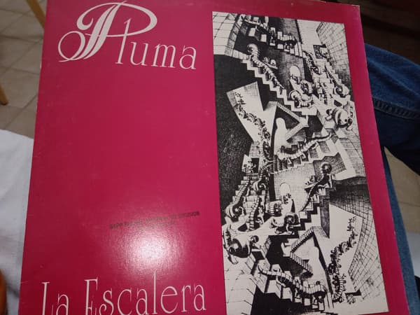 Pluma — La Escalera