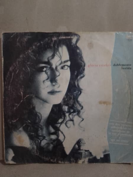 Gloria Estefan — Doblemente Herida = Cuts Both Ways