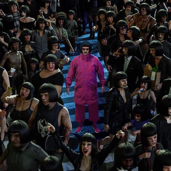 Oliver Tree – Alone In A Crowd