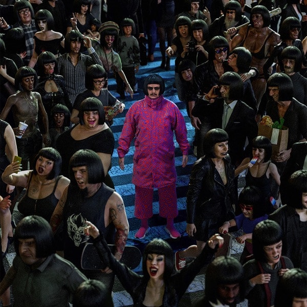 Oliver Tree – Alone In A Crowd