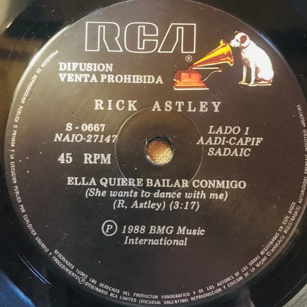 Rick Astley — Ella Quiere Bailar Conmigo = She Wants To Dance With Me