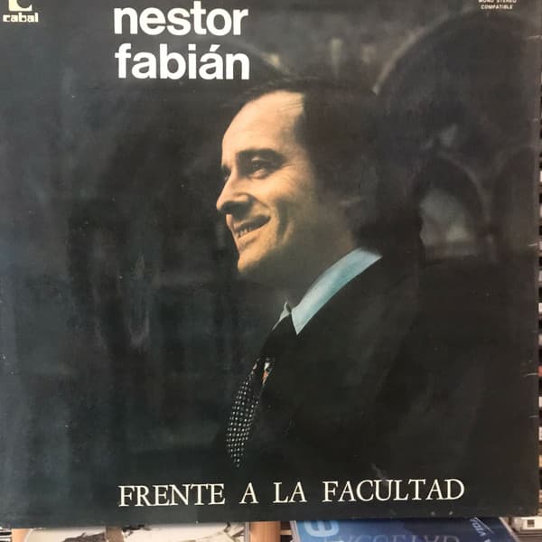 Néstor Fabián — Frente A La Facultad