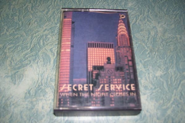 Secret Service — When The Night Closes In = Cuando Cae La Noche