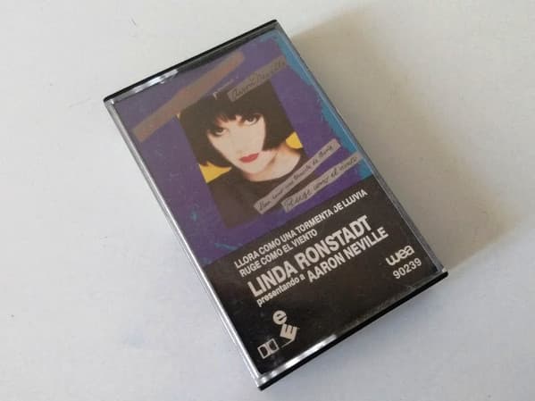 Linda Ronstadt & Aaron Neville — Llora Como Una Tormenta De Lluvia - Ruge Como El Viento = Cry Like A Rainstorm - Howl Like The Wind