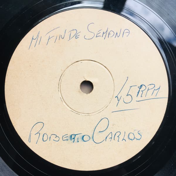 Roberto Carlos — En Castellano: Mi Fin De Semana = Fim De Semana / Mis Amores De Televisión = Meus Amores Da Televisão