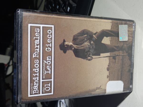León Gieco — Bandidos Rurales