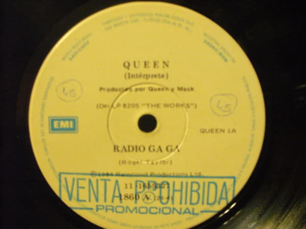 Queen — Radio Ga Ga / Me Vuelvo Loco