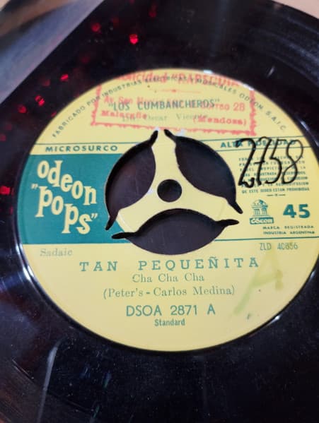 Los Cumbancheros — Tan Pequeñita / A Bailar