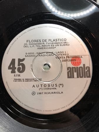 Autobus — Flores De Plástico