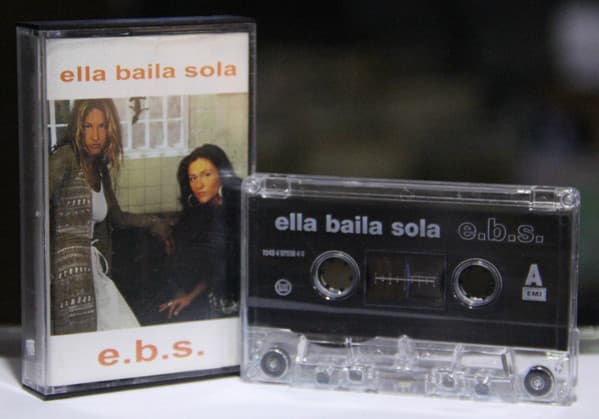Ella Baila Sola — E.B.S.