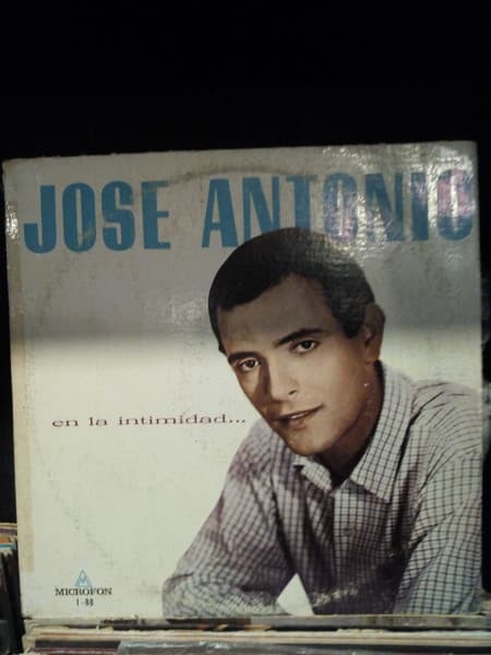 Jose Antonio & La Orquesta De Malvicino — En La Intimidad