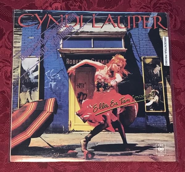 Cyndi Lauper — Ella Es Tan Inusual = She's So Unusual
