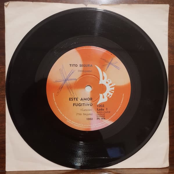 Tito Segura — Este Amor Fugitivo / Zamba De Amor Y Mar