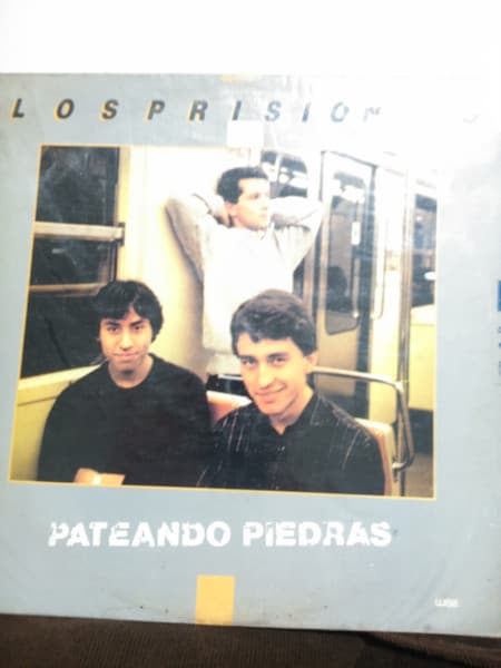 Los Prisioneros — Pateando Piedras